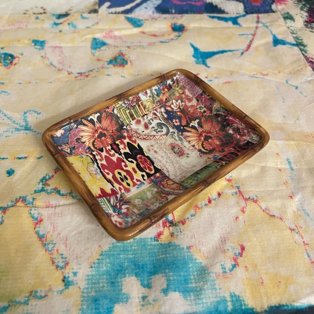 Tracy Porter Poetic Wanderlust Leandre bathroom Collection Soap dish